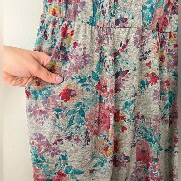 Casual floral dress with deep pockets - Picture 3 of 8